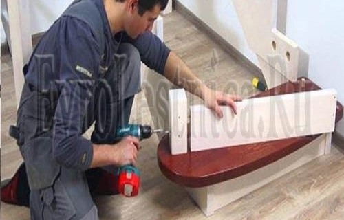 Сборка и монтаж лестниц из сосны с окраской
